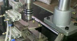 使用全自動鑽孔機，有效的提高生產的效率